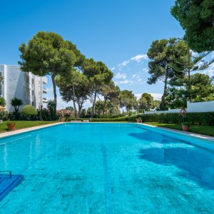 Los Monteros, La Solana — отремонтированный пентхаус с видом на море в Лос-Монтерос
