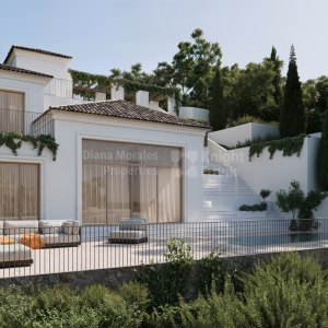 Elviria, Hillside four-bedroom villa with a private pool in East Marbella
