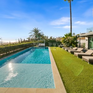 El Saladillo, Villa de alta calidad en primera línea de playa