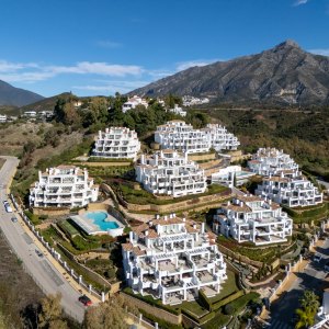 9 Lions Residences, Nine Lions 331, elegante Maisonette-Wohnung in Nueva Andalucía in einer luxuriösen Wohnanlage