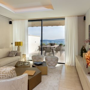 Spectacular three-bedroom beachfront apartment in West Estepona