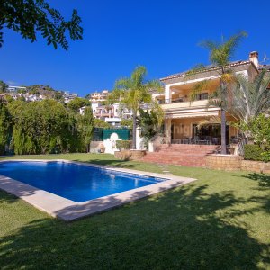 Six bedroom villa with unparalleled comfort in Los Arqueros