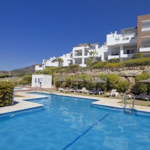 Ground floor three bedroom apartment in Los Arqueros with golf views