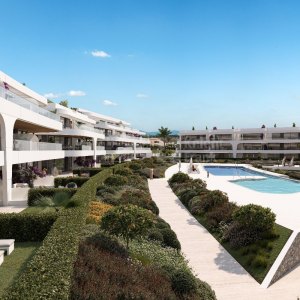 Atalaya, Bajo con jardín con tres dormitorios en el este de Estepona