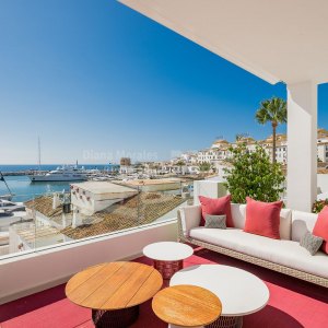 Beachside penthouse in Puerto Banus