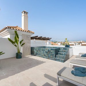 Altos del Rodeo, Lira, komplett renoviertes Duplex-Penthouse in Gehweite zu Puerto Banús