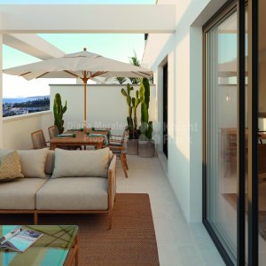 Bahia Dorada, 3 bedroom penthouse near the beach and golf courses in West Estepona