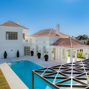 Pléyades 9, french provençal style villa in La Cerquilla