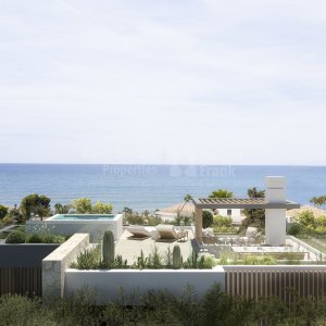 Villa im modernen Stil in Los Monteros zu verkaufen