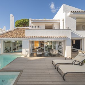 Peñablanca, Completely renovated, semi-detached villa in gated community