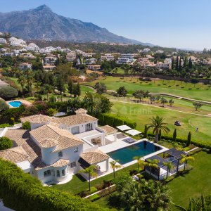 Los Naranjos, Pléyades 18, außergewöhnliche Golfvilla in erster Reihe