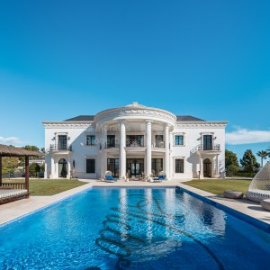 Luxury mansion in Hacienda las Chapas