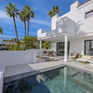 Convenient townhose in El Paraiso close to amenities and golf course