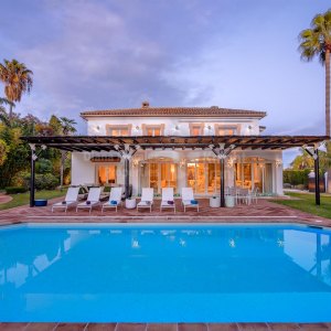 Southwest facing villa with Mediterranean charm in Guadalmina Baja