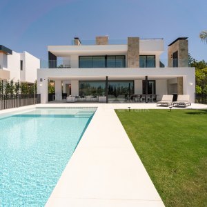 Villa a estrenar en Los Naranjos