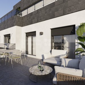 Casares Playa, Amplio apartamento en planta baja con grandes terrazas y jardín privado