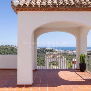 Estepona Oeste, Adosado completamente renovado en primera línea de golf