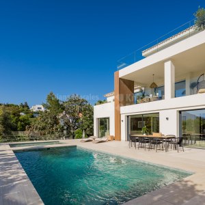 Westen ausgerichtete Villa mit 6 Schlafzimmern in El Rosario, Ost-Marbella