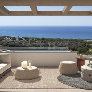 Cabopino, South facing first floor apartment with fantastic sea and mountain views