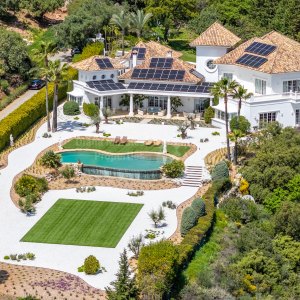 Elegant villa in La Zagaleta with panoramic sea and mountain views