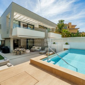 Ventura del Mar, Contemporary villa next to Puerto Banús, a short walk to the sea
