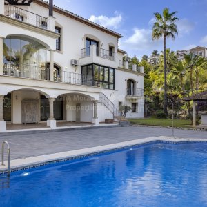 Spacious villa with investment potential in Los Arqueros Golf