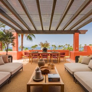 Beach Side New Golden Mile, Впечатляющий двухуровневый пентхаус на первой линии пляжа в Новой Золотой Миле