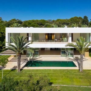 Villa de style moderne face au parcours de golf à Finca Cortesin