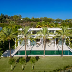 Spacious frontline golf four-bedroom villa in Finca Cortesin