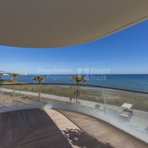 Estepona Playa, Nouveau penthouse en bord de mer avec solarium