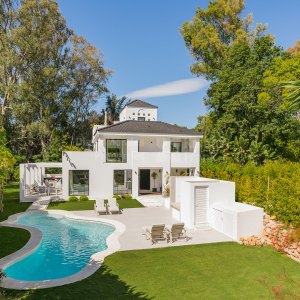 Villa Bianca, contemporary villa in Las Brisas