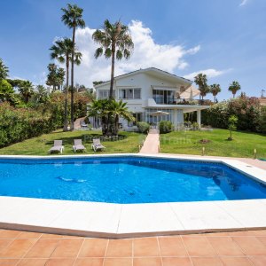 Villa en primera línea de golf en Los Naranjos