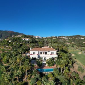 Villa de golf en première ligne avec une maison d'hôtes à La Zagaleta à vendre