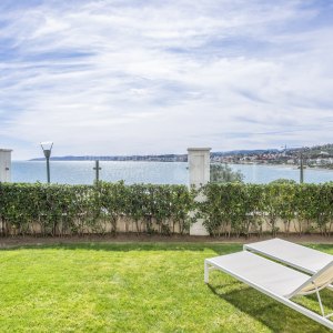 Doncella Beach, Garden apartment with sea views