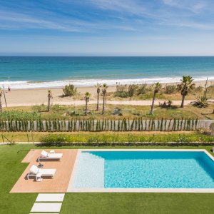 El Saladillo, High-grade frontline beach villa