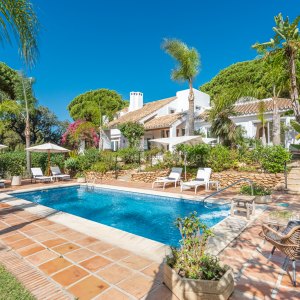 Villa with great potential for sale In Hacienda Las Chapas