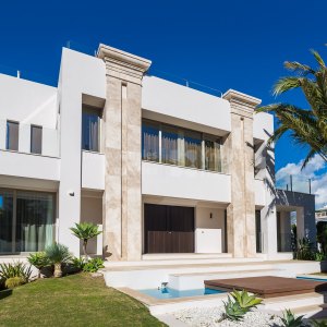 Marbella Golden Mile, Villa contemporaine nouvellement construite à quelques pas de la plage