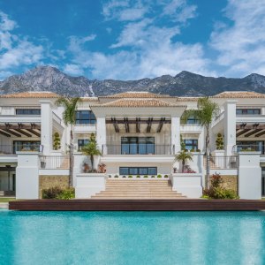 Sierra Blanca, Outstanding Villa in Large plot