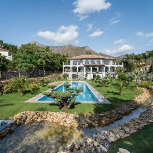 Large Villa in Sierra Blanca for sale