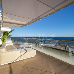 Estepona Playa, Sea front penthouse with private pool