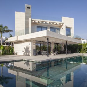 Parcelas del Golf, Zeitgenössische Villa in gated community