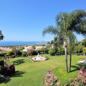 Villa mit großem Garten und Meerblick in Sierra Blanca