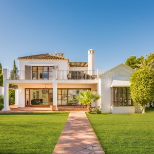 Elegante Villa en Alquiler en Guadalmina Baja