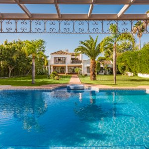 Guadalmina Baja, Fabelhafte Villa mit Gästehaus und privatem Padel-Tennisplatz