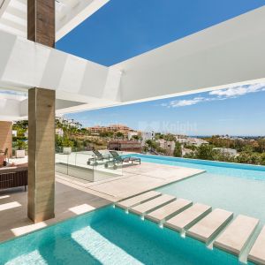 Modern villa with sea views in La Alquería