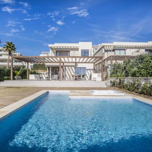 Beach Side New Golden Mile, Südlich ausgerichtete Vier-Zimmer-Villa in unschlagbarer Lage am Strand