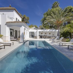 Paraiso Alto, Villa récemment rénovée de cinq chambres avec orientation sud-est