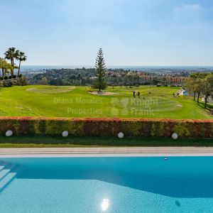 Modern villa in Los Arqueros, frontline golf