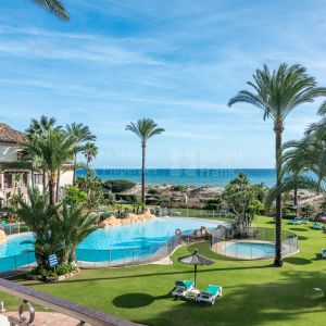 Apartment for rent in Los Monteros Playa with stunning frontline sea views