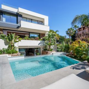 Villa Serenia, a house with a swimming pool and sun terrace on the New Golden Mile